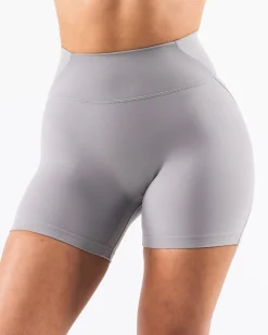 Aura Short 5"