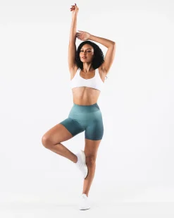 Aura Short 5"