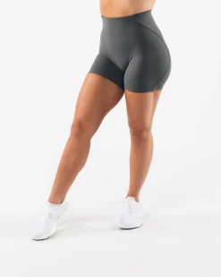 Aura Short 5
