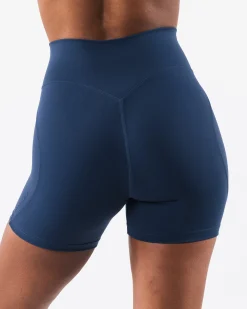 Aura Short 5