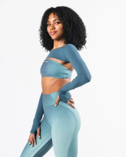 Aura Shrug LS